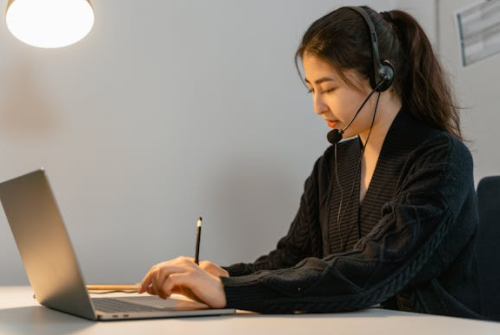 抖音商家想了解客服托管公司可以從哪些方面著手？