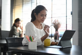 大型促銷節京東店主該如何選擇外包客服公司?