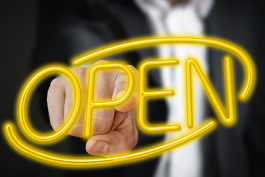 中小型網店將客服托管給客服外包公司的好處