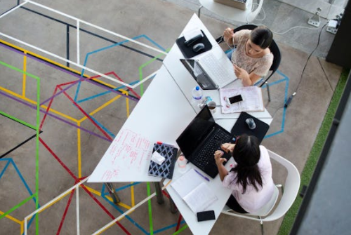 淘寶商家都可以利用什么方式來(lái)監(jiān)督外包客服的工作成果？