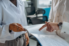 抖音店主在簽訂客服外包合同時都需要注意哪些事項?