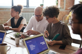 電商企業(yè)為什么要選擇萌萌客客服外包