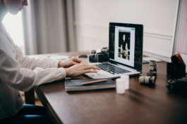 電商客服外包合同簽線上還是線下