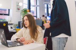 網店客服外包和自己招聘客服的區別