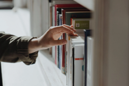 京東自招客服與外包客服的價格對比