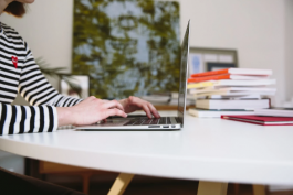 什么情況下網店可以選擇客服外包