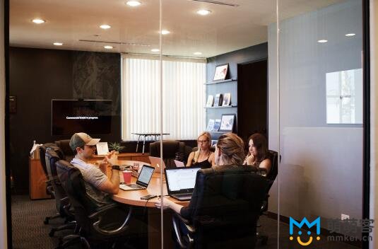 網店客服外包的定義，外包客服帶來的便利和好處